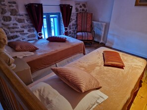 Iron/ironing board, WiFi - Holiday Home 'Charmante Petite Grange' with Mountain View and Wi-Fi (Freychenet)