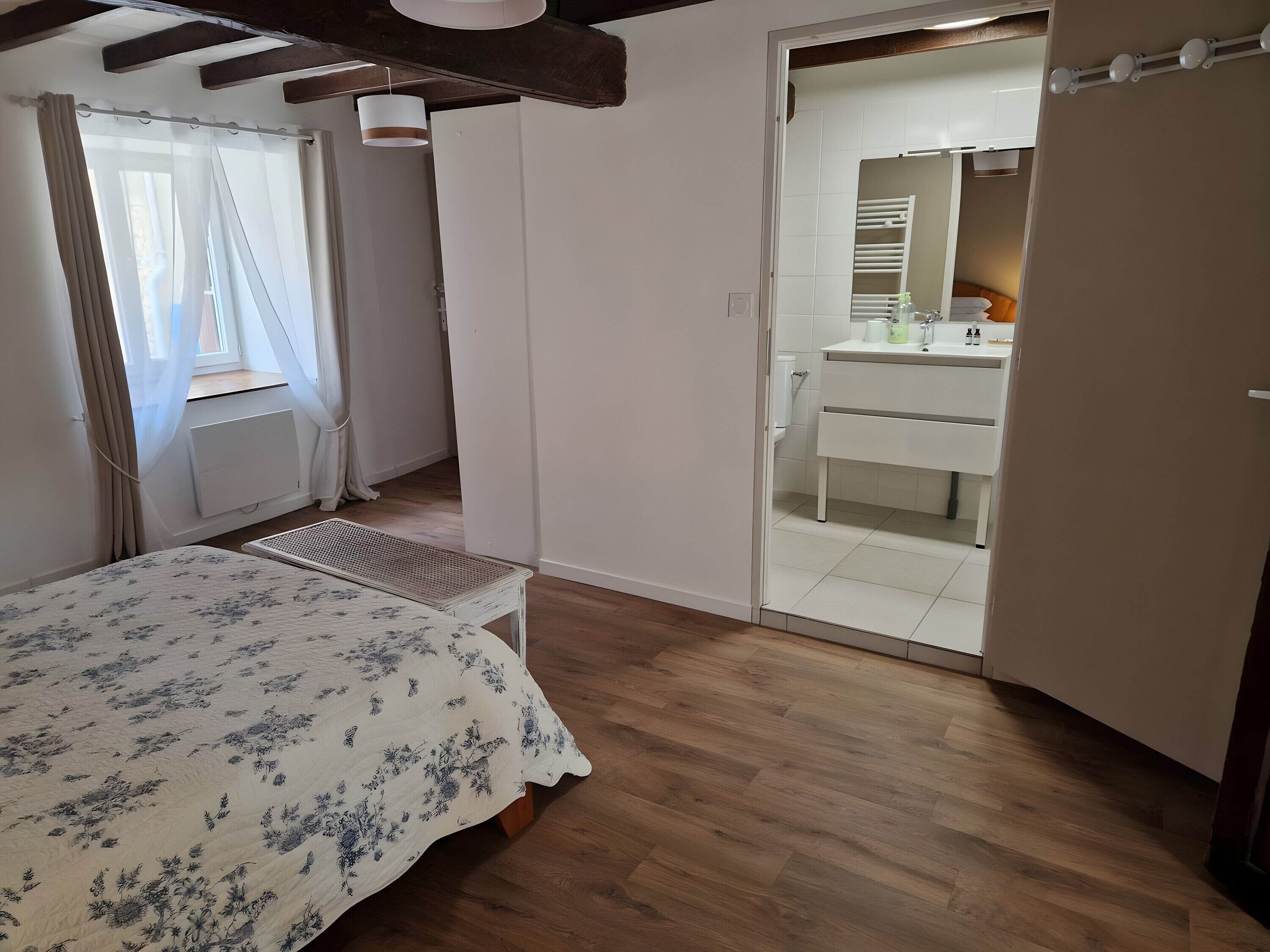 Iron/ironing board, WiFi