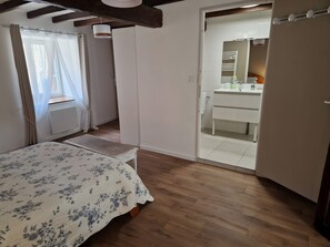 Iron/ironing board, WiFi - Holiday Home 'Le Grand Cerf' with Mountain View, Balcony and Wi-Fi (Freychenet)