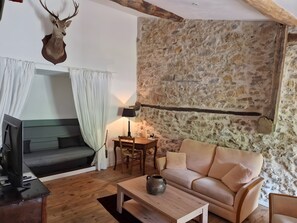 TV - Holiday Home 'Le Grand Cerf' with Mountain View, Balcony and Wi-Fi (Freychenet)