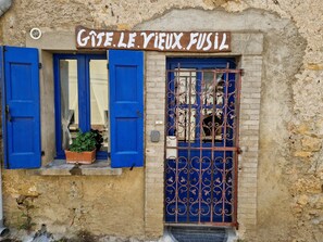 تفاصيل الفندق من الخارج