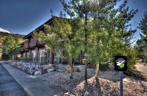 Exterior - Moose Mgmt 416: Hot Tub-Near Skiing-Free Shuttle (Park City)