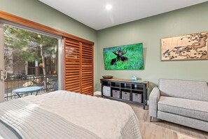 1 bedroom, desk, iron/ironing board, free WiFi - Moose Mgmt 416: Hot Tub-Near Skiing-Free Shuttle (Park City)