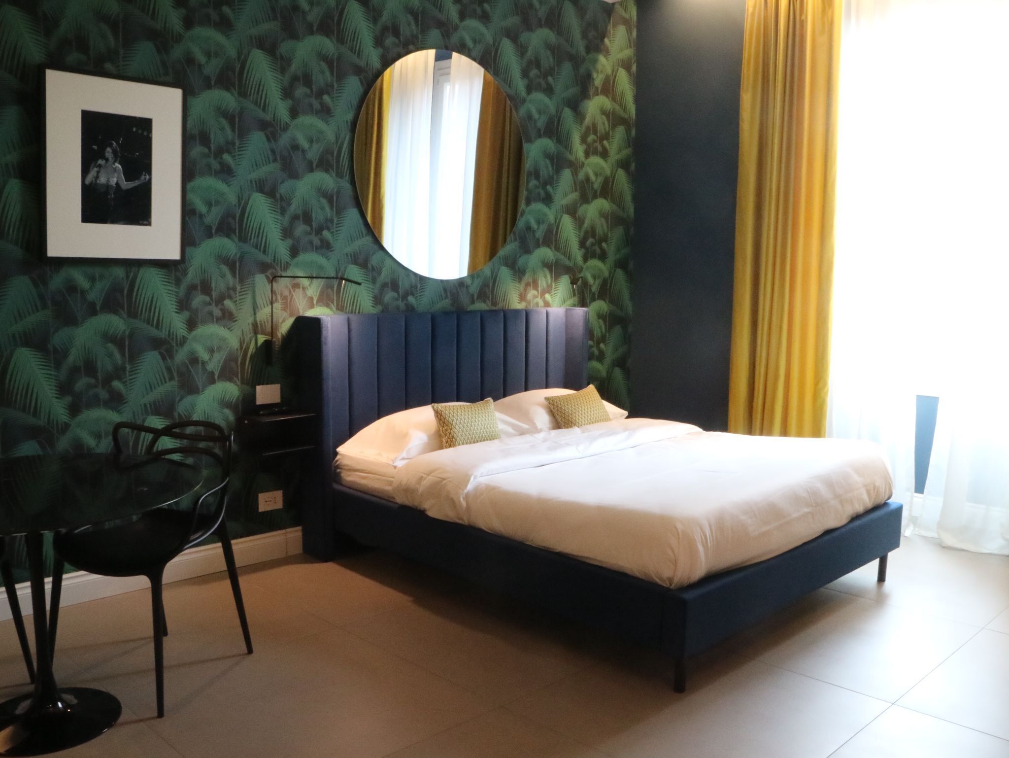 In-room safe, laptop workspace, blackout drapes, iron/ironing board