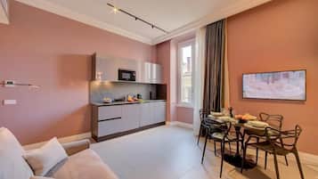 Appartamento Deluxe | Cucina privata | Frigorifero, microonde, piano cottura, lavastoviglie