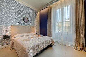 Deluxe Suite | In-room safe, laptop workspace, blackout curtains, iron/ironing board - SEVEN SUITES APARTMENTS SANREMO (Sanremo)