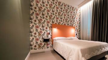 Appartamento Deluxe | Una cassaforte in camera, postazione laptop, tende oscuranti