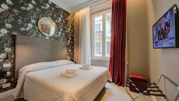 Deluxe appartement, uitzicht op de stad | Een kluis op de kamer, een laptopwerkplek, verduisterende gordijnen