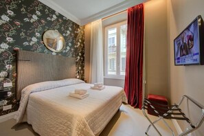 Deluxe Apartment, City View | In-room safe, laptop workspace, blackout drapes, iron/ironing board - SEVEN SUITES APARTMENTS SANREMO (Sanremo)