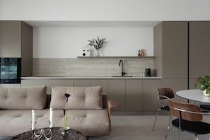 Deluxe Apartment, 2 Bedrooms, with Balcony and Parking - Mr Bialik - By TLV2GO (Tel Aviv)