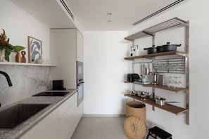 One-Bedroom Apartment with Balcony - Mr Bialik - By TLV2GO (Tel Aviv)