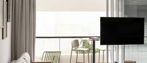 Deluxe Apartment, 2 Bedrooms, with Balcony and Parking | Gratis wi-fi