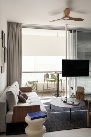 Deluxe Apartment, 2 Bedrooms | Free WiFi - Mr Bialik - By TLV2GO (Tel Aviv)