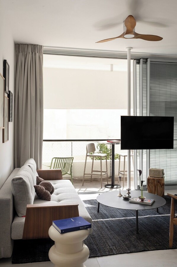 Deluxe Apartment, 2 Bedrooms, with Balcony and Parking | Ilmainen Wi-Fi