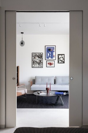 Superior One-Bedroom Apartment with Balcony | Free WiFi - Mr Bialik - By TLV2GO (Tel Aviv)