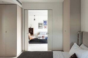 Superior One-Bedroom Apartment with Balcony | Free WiFi - Mr Bialik - By TLV2GO (Tel Aviv)