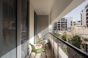 Deluxe Apartment, 2 Bedrooms, with Balcony and Parking | Free WiFi - Mr Bialik - By TLV2GO (Tel Aviv)