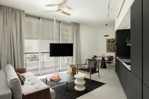Deluxe Apartment, 2 Bedrooms | Free WiFi - Mr Bialik - By TLV2GO (Tel Aviv)