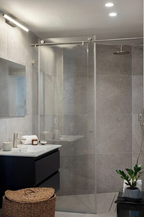 One-Bedroom Apartment with Balcony | Wi-Fi gratuito