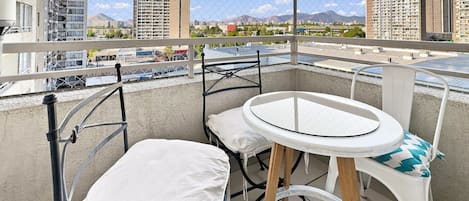 Apartment | Outdoor dining