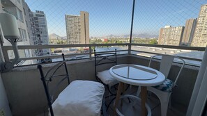 Apartment | Outdoor dining - Oceana Suites Estacion Central (Santiago)