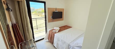 Estudio Confort | Escritorio, espacio para trabajar con laptop y wifi gratis
