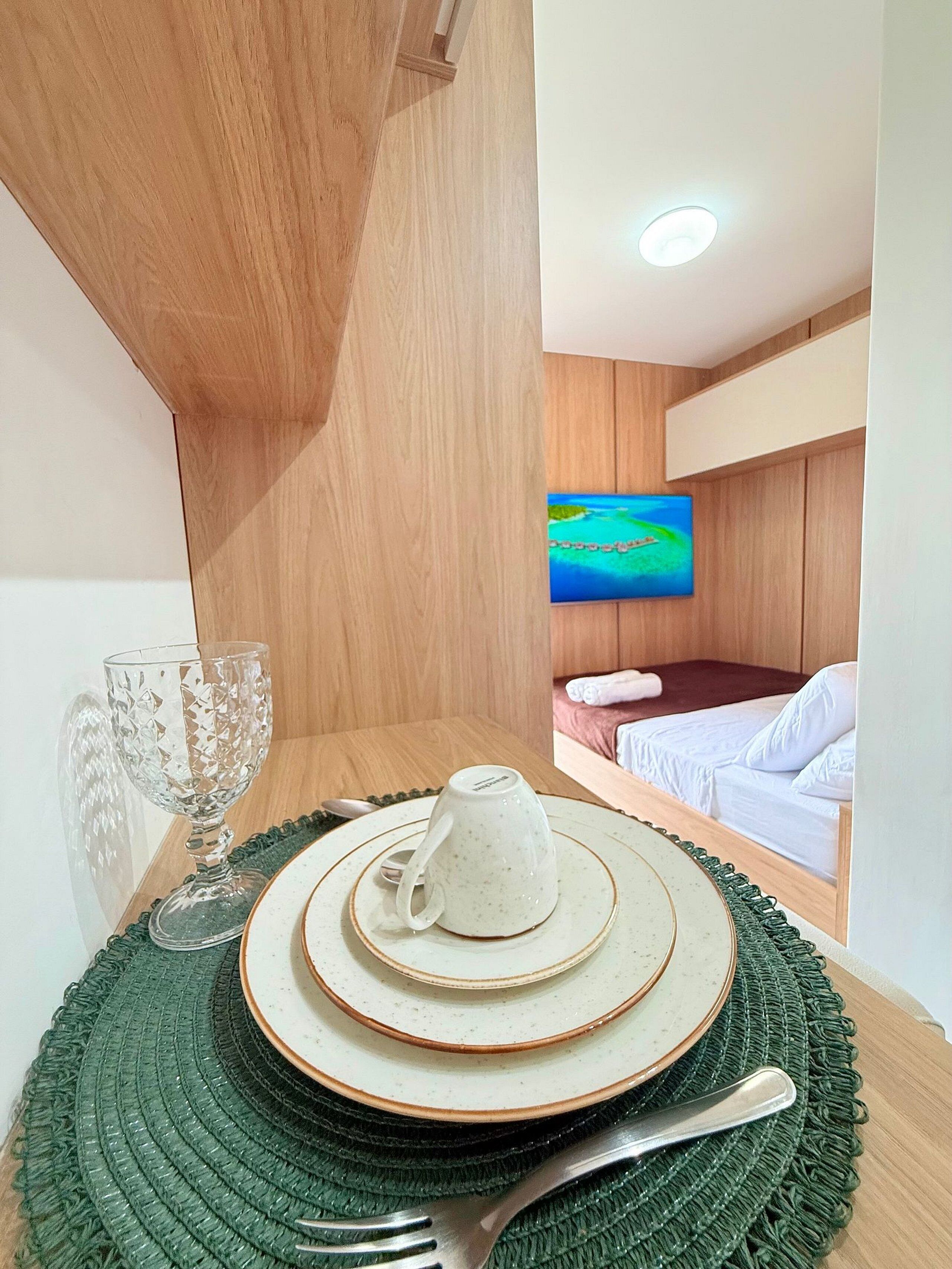 Comfort Studio | Desk, laptop workspace, free WiFi