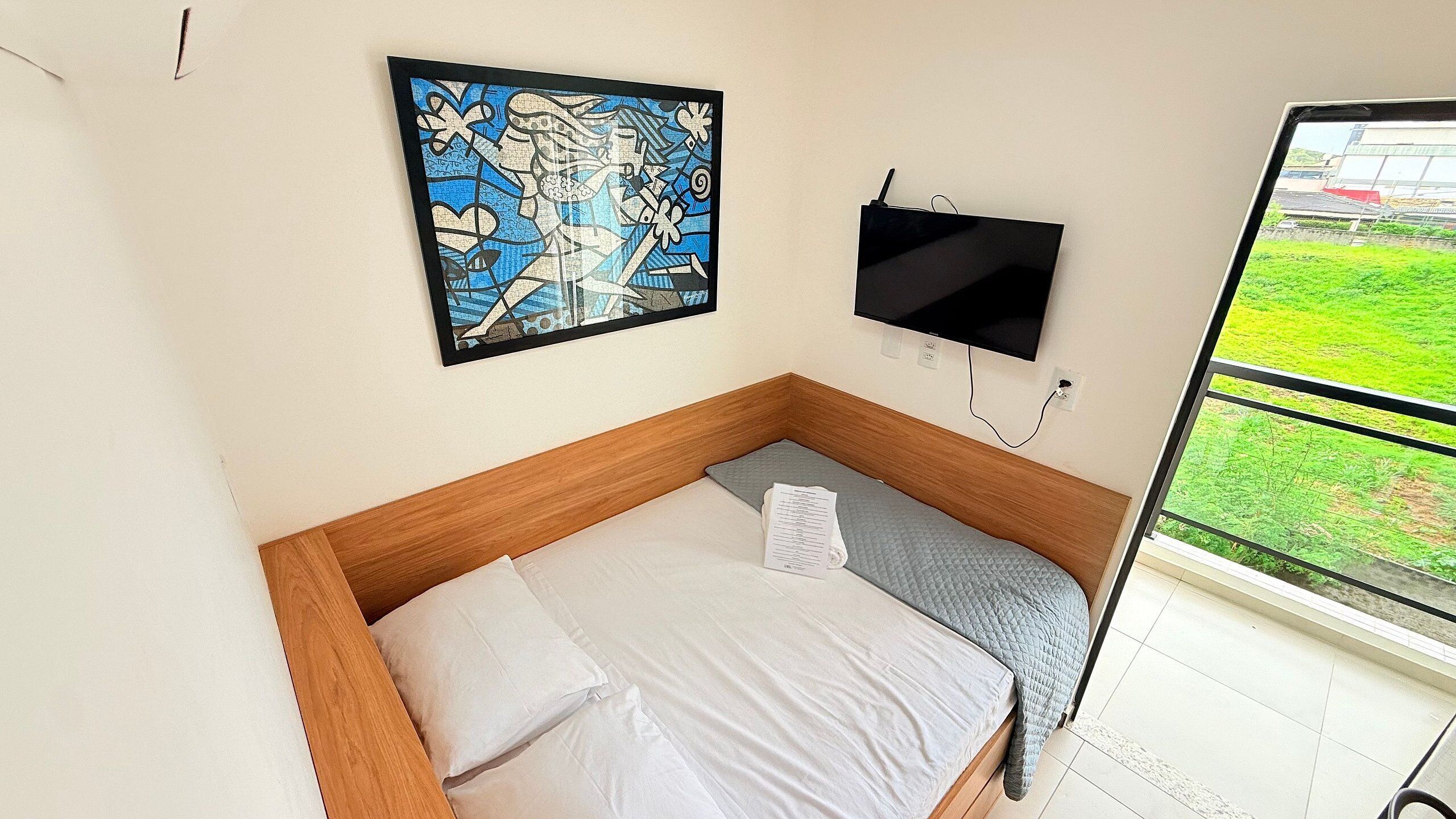 Comfort-studio | Työpöytä, kannettavalle tietokoneelle sopiva työtila, ilmainen Wi-Fi