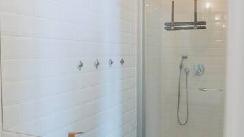 Shower, hair dryer, towels, shampoo