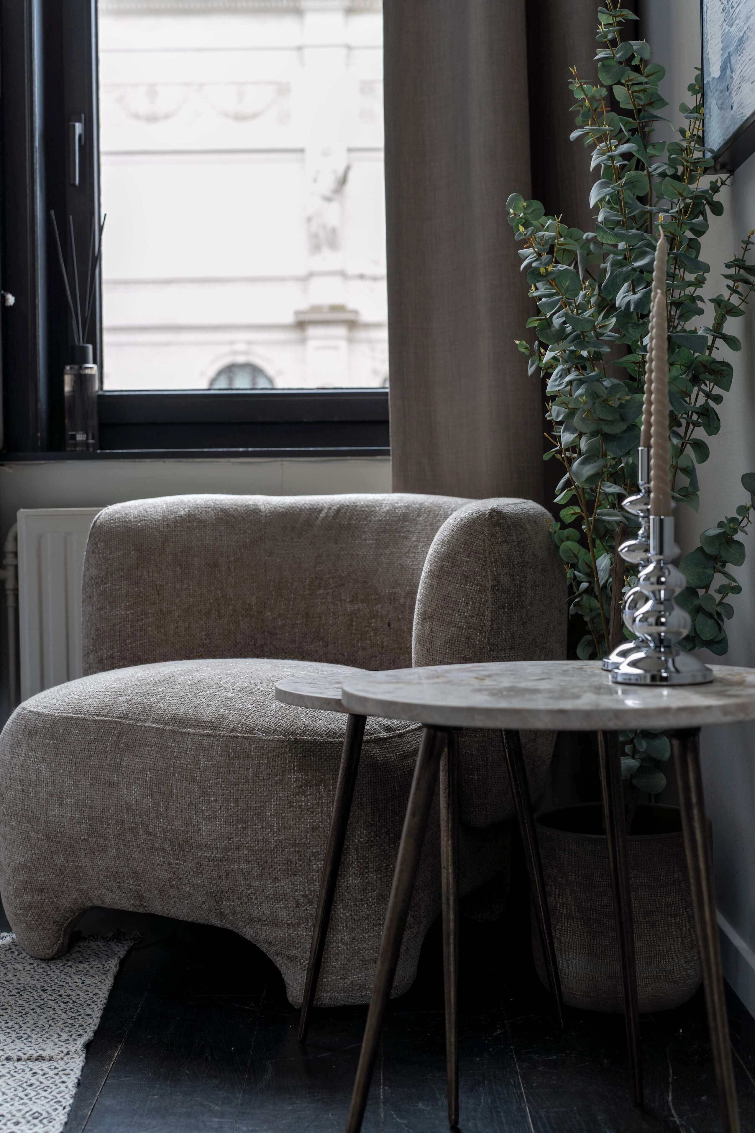 Televisión y oficina 