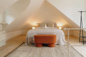 2 bedrooms, desk, iron/ironing board, travel cot - Stylish Duplex Getaway in the Heart of Antwerp (Antwerpen)