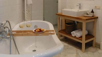 Shower, hair dryer, towels, shampoo