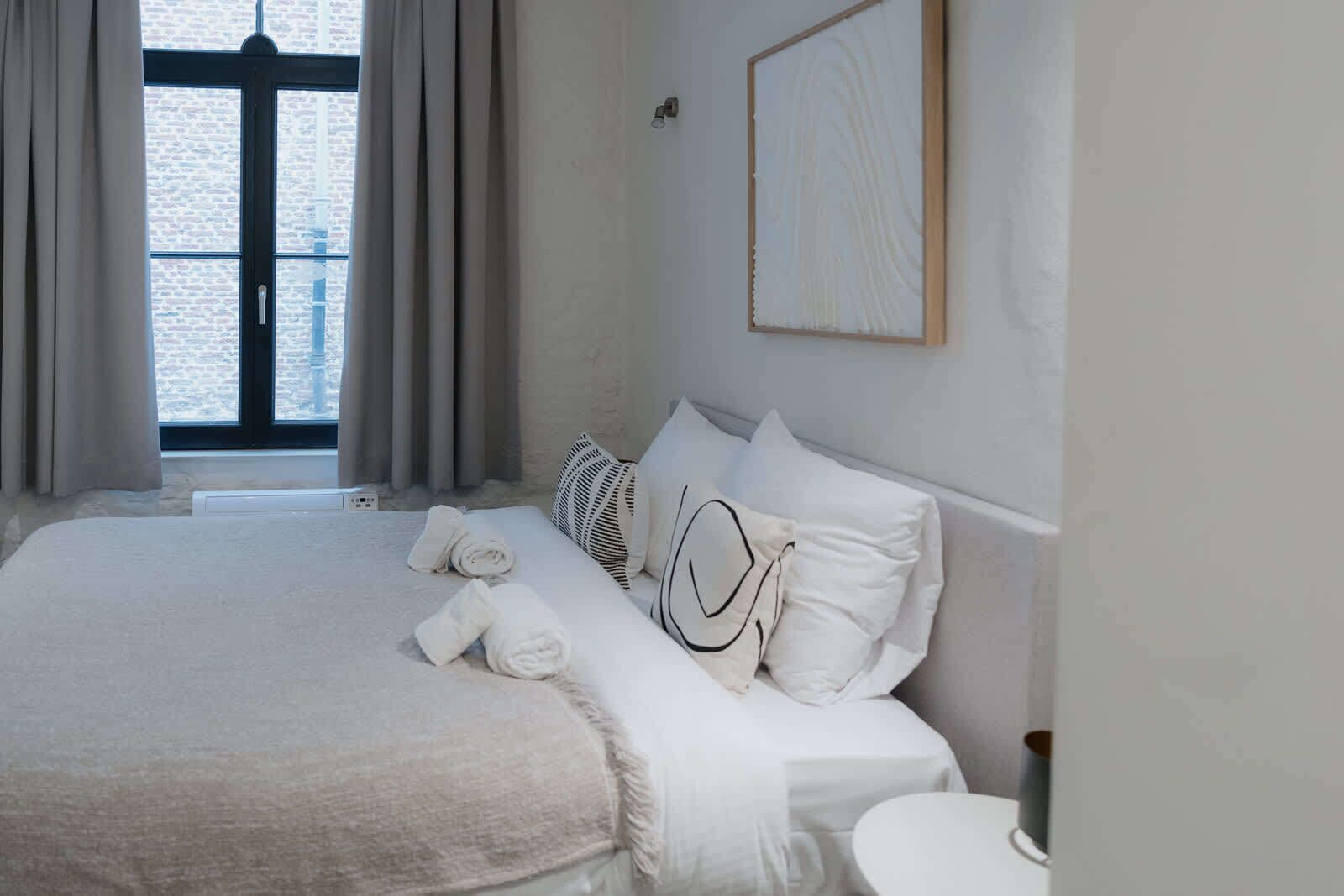 Desk, iron/ironing board, travel cot, WiFi