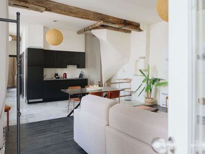 Smart TV, offices - Charming Duplex in the Heart of Mechelen (Mechelen)