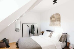 3 soverom, skrivebord, reiseseng for barn og wi-fi