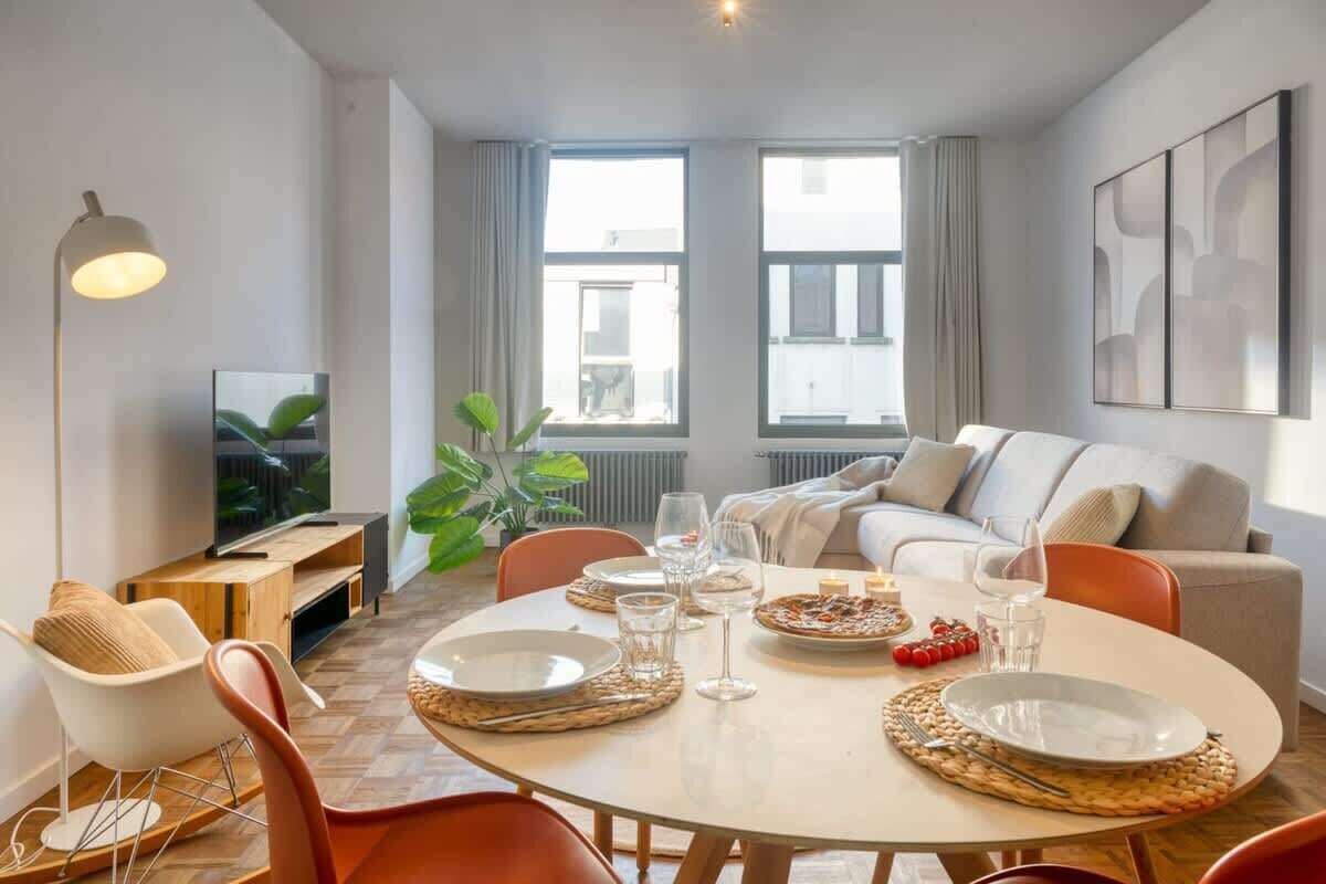 Een televisie en een kantoor