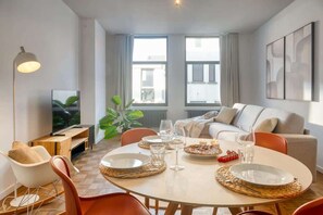 Een televisie en een kantoor