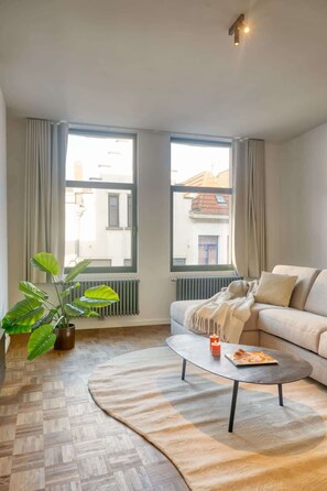 Een televisie en een kantoor