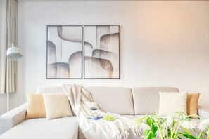 Een televisie en een kantoor