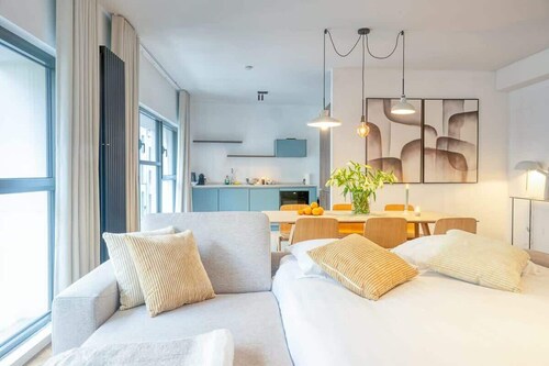 Ample 2-BR Apt in Antwerp