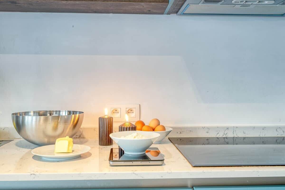 Frigorífico, horno, placa de cocina y lavavajillas