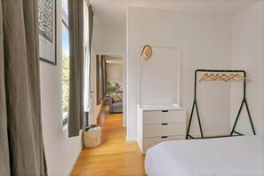 3 slaapkamers, een bureau, reisbedje, wifi