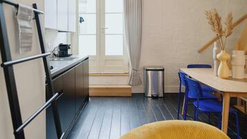 Frigorífic, microones, placa de cuina i rentaplats