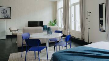 熨斗/熨衣板、旅行婴儿床、WiFi、床单