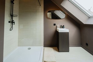 Douche, serviettes fournies