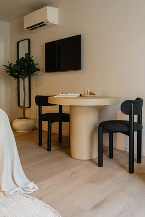 Dining - Charming Suite with Terrace (Antwerpen)