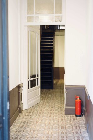 Interior - Bright 2-Bedroom Getaway for up to 6 Guests (Antwerpen)