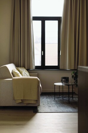 Living area - Bright 2-Bedroom Getaway for up to 6 Guests (Antwerpen)