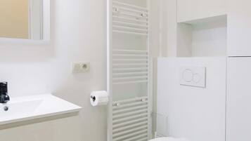 Ducha, secador de pelo, toallas