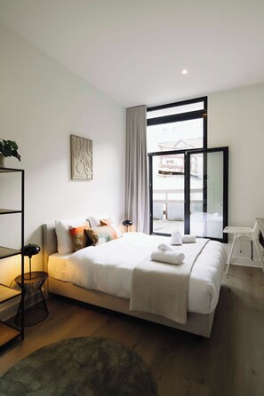 1 bedroom, travel cot, WiFi, bed sheets - Bright 1-Bedroom Apartment with Balcony in Antwerp (Antwerpen)